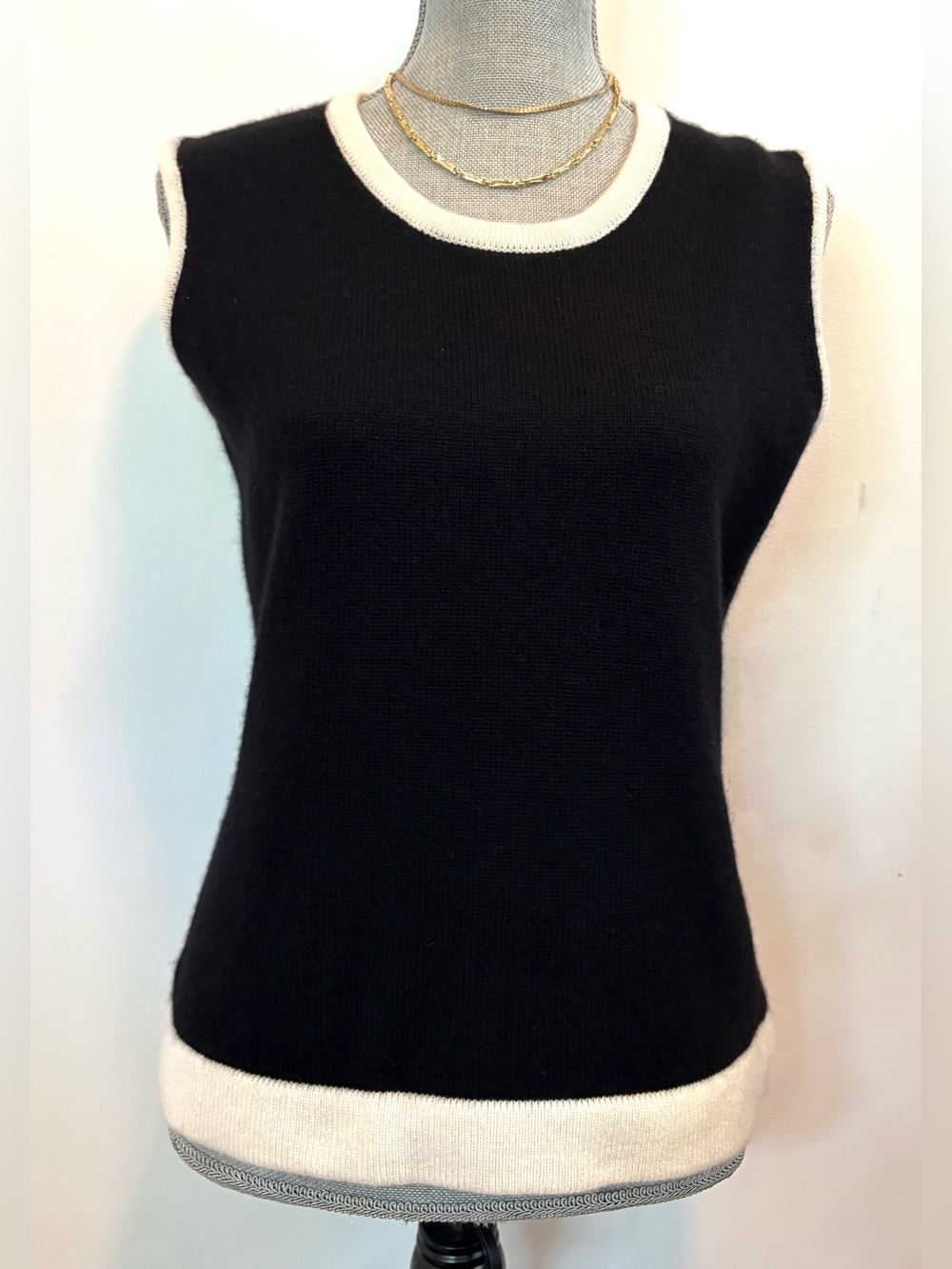 100% Cashmere Sweater Vest Sleeveless Top Black Size Small/Medium